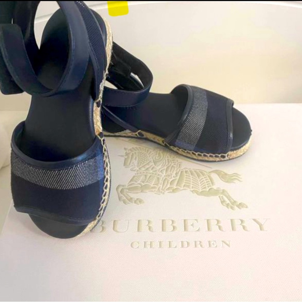 Burberry girls sandals